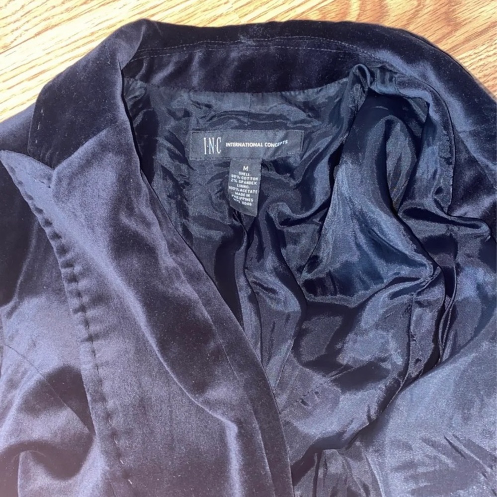 Blazer - Picture 3 of 4